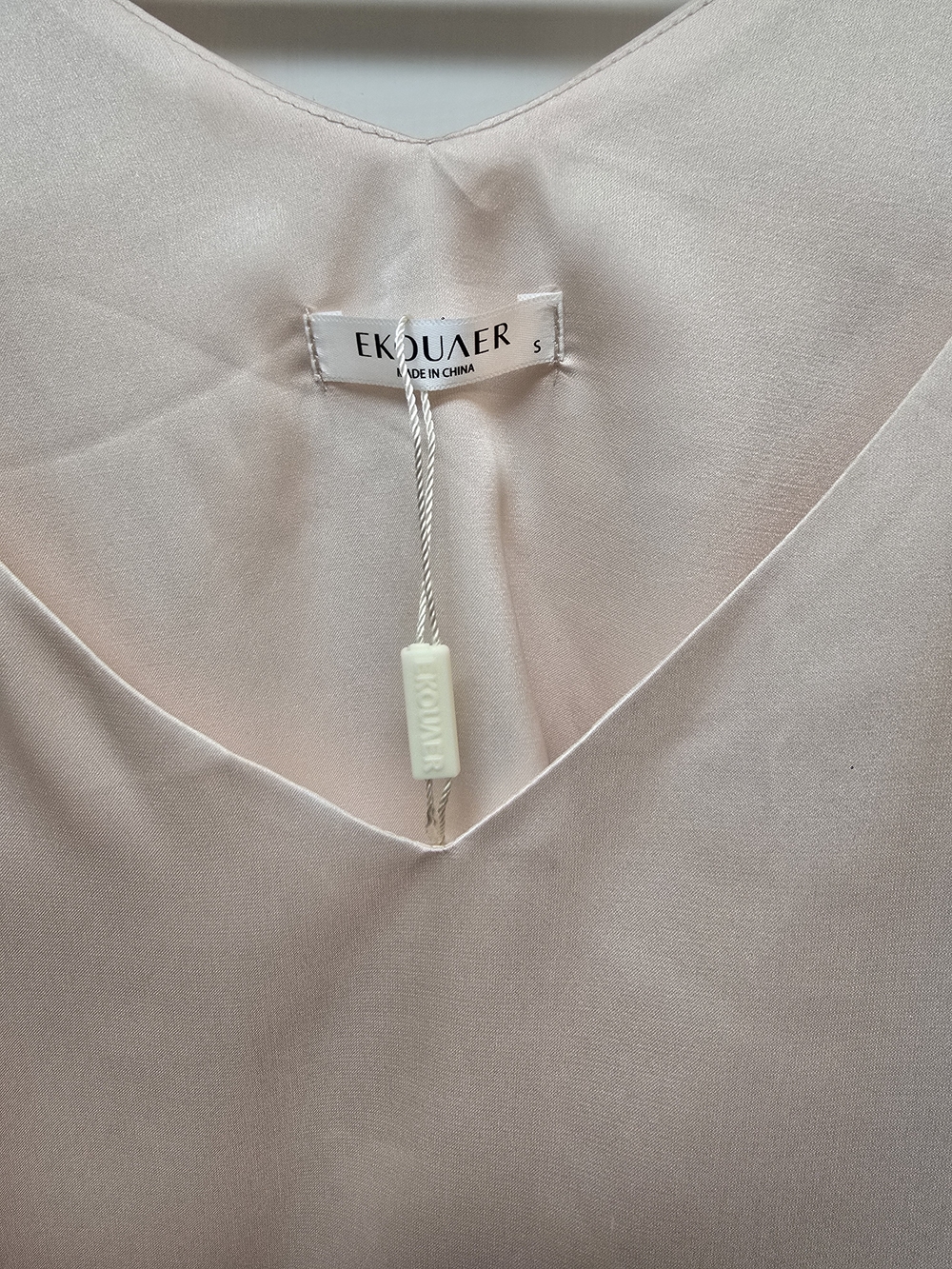 Ekouaer Blush Pink V-Neck Satin Top